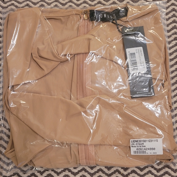 NEW Mendez Cutout Dress (Lioness) - Picture 5 of 6